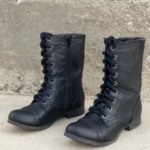 Women boots size 6.5